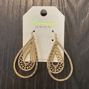 Gold layered dangle earrings! BRAND NEW